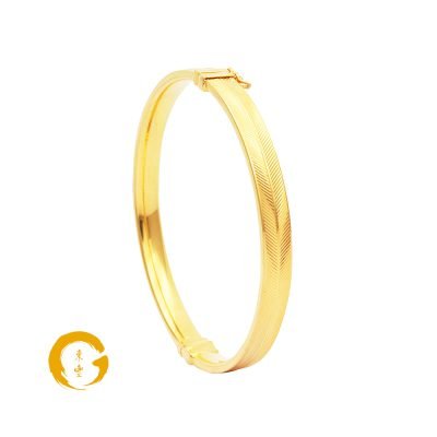 916 Gold Arrow Diamond Cut Modern Bangle Width 5.7mm